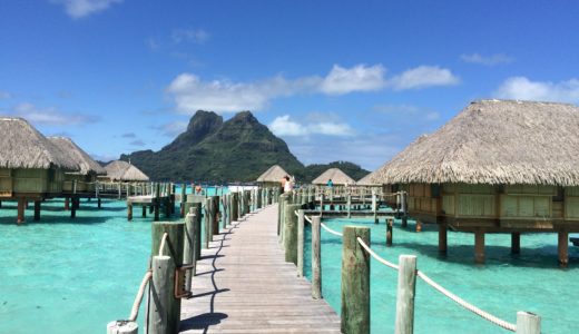 タヒチボラボラ島の水上コテージ