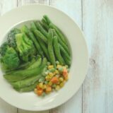 コンビニ4社の冷凍野菜を比較！口コミ・おすすめ簡単レシピもご紹介